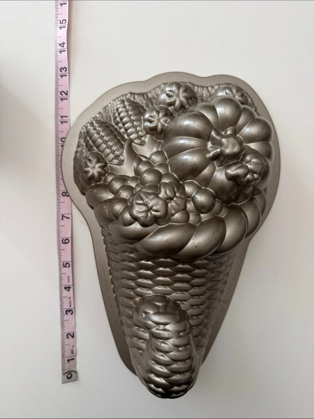 2010 Retired Nordic Ware 10 Cup Cornucopia (Horn of Plenty) Cast Aluminum Pan